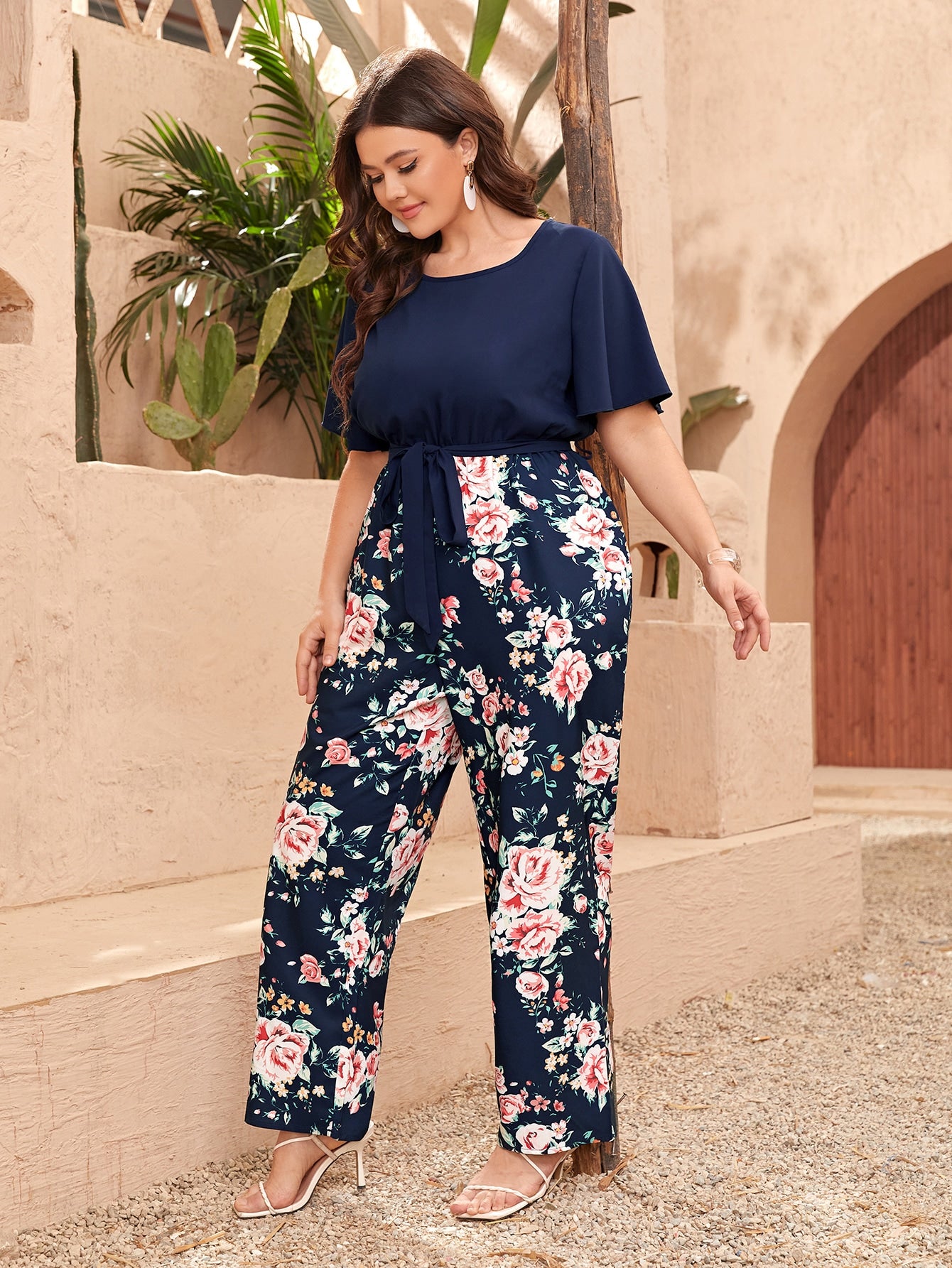 Plus 1pc Floral Print Flutter Sleeve Belted Jumpsuit